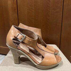 Elegant Tan Heeled Sandals